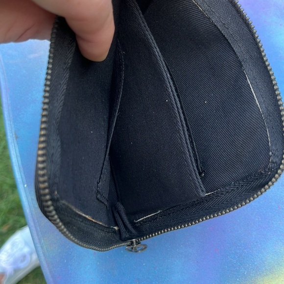 Vans. Wallet - Picture 2 of 3